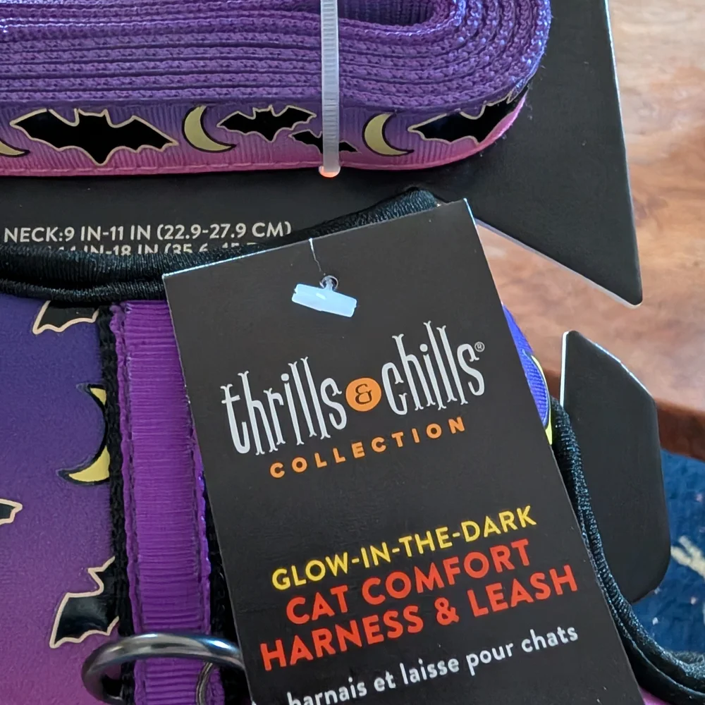 thrills & chills Glow-in-the-Dark Cat Harness & Orange Halloween Cat Shirt Set
